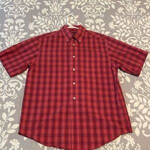 Men’s medium button shortsleeved up